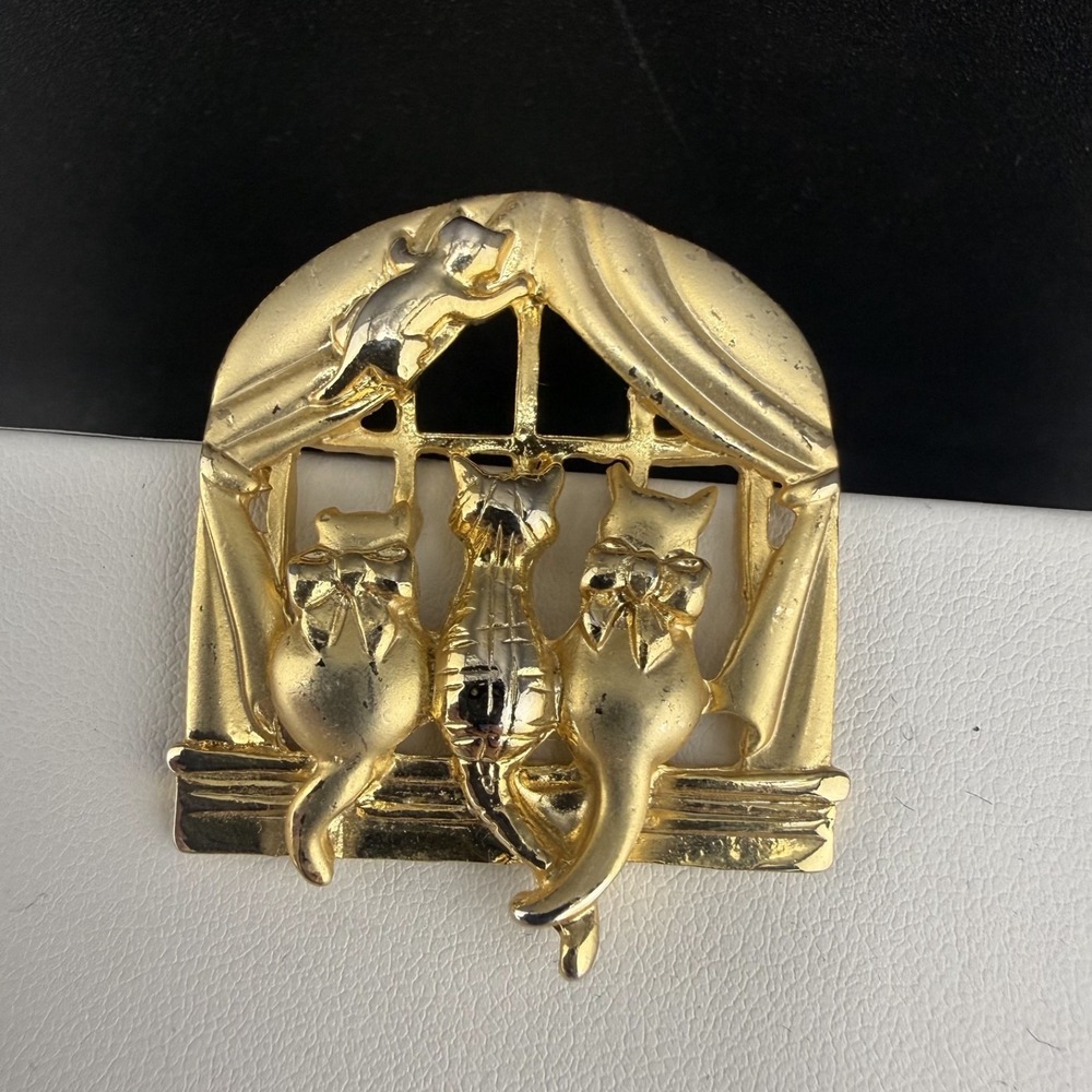 Vintage Cat Brooch Gold Tone‎ Signed AJC